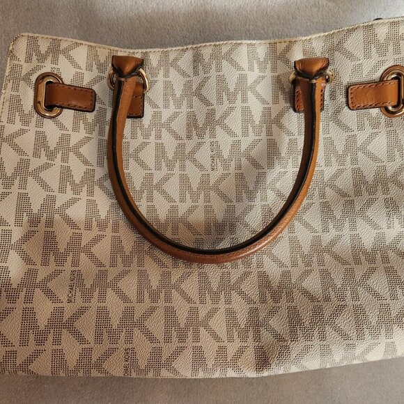Michael Kors Hamilton Signature Vanilla Crossbody Tote Bag - Picture 6 of 16
